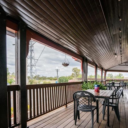 Commercial Hotel Clermont Екстериор снимка