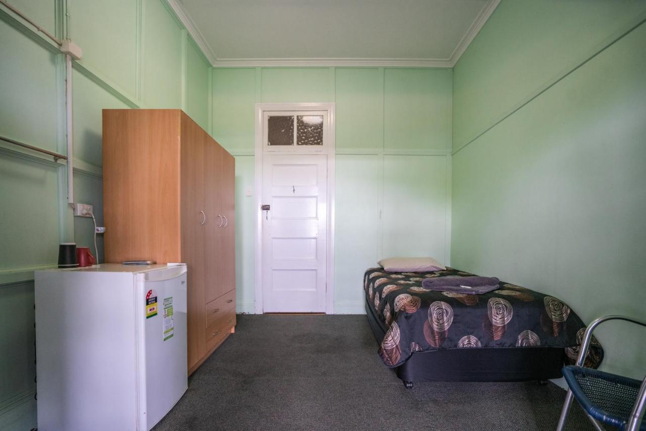 Commercial Hotel Clermont Екстериор снимка