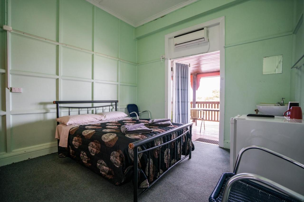 Commercial Hotel Clermont Екстериор снимка