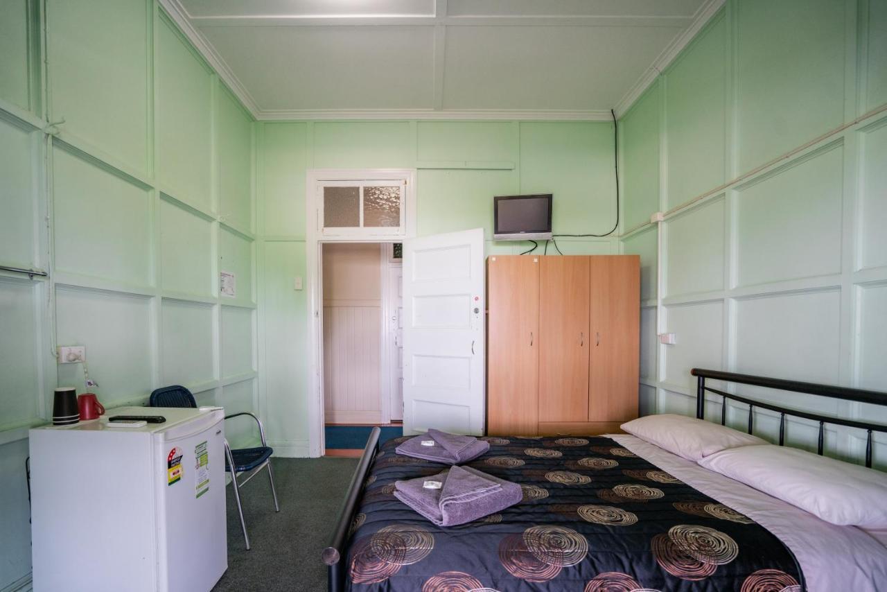 Commercial Hotel Clermont Екстериор снимка